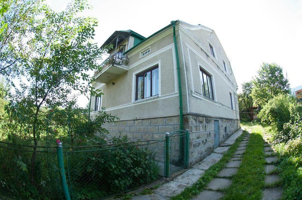 Zabava Apartamento Yaremche Exterior foto