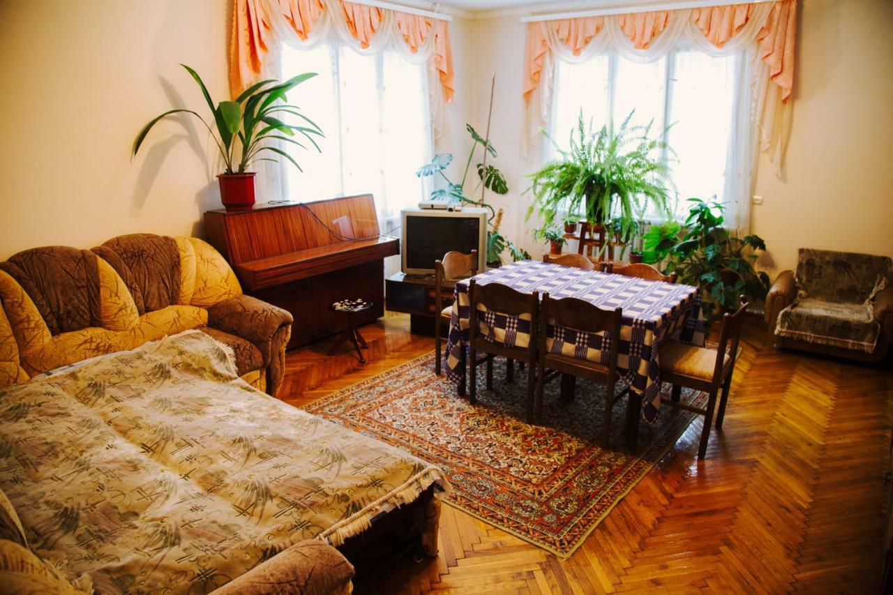 Zabava Apartamento Yaremche Exterior foto